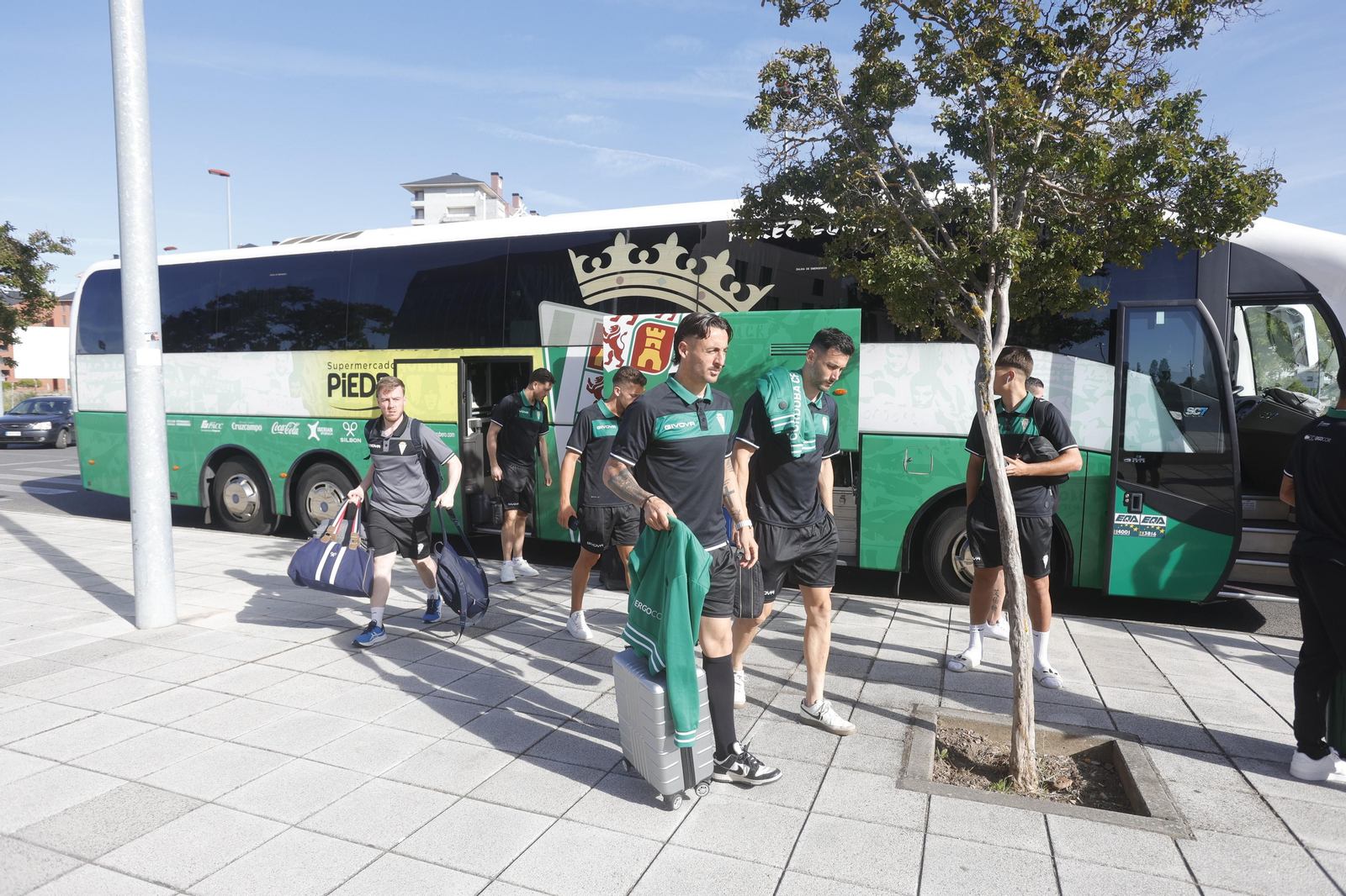 La llegada del Córdoba CF a Ponferrada, en imágenes