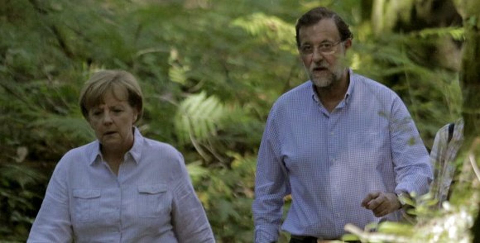 Rajoy enseña a Merkel el Camino de Santiago antes de su reunión de trabajo