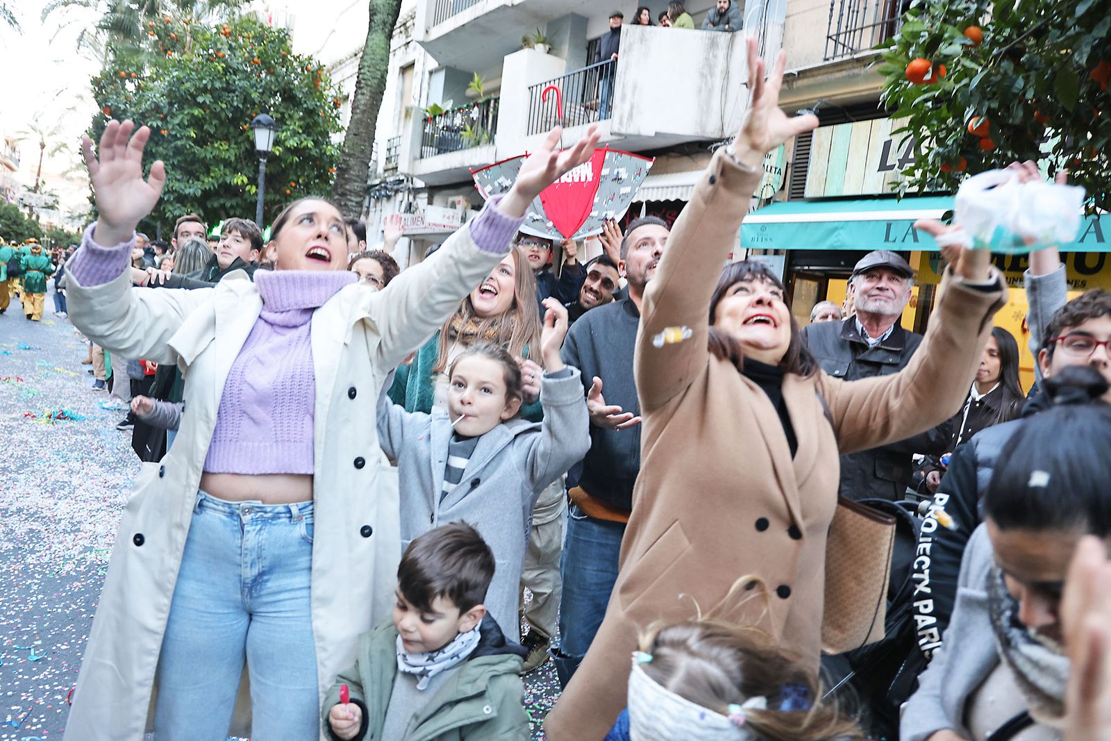 Las mejores fotografías de la salida y recorrido de la cabalgata de Reyes Magos 2026