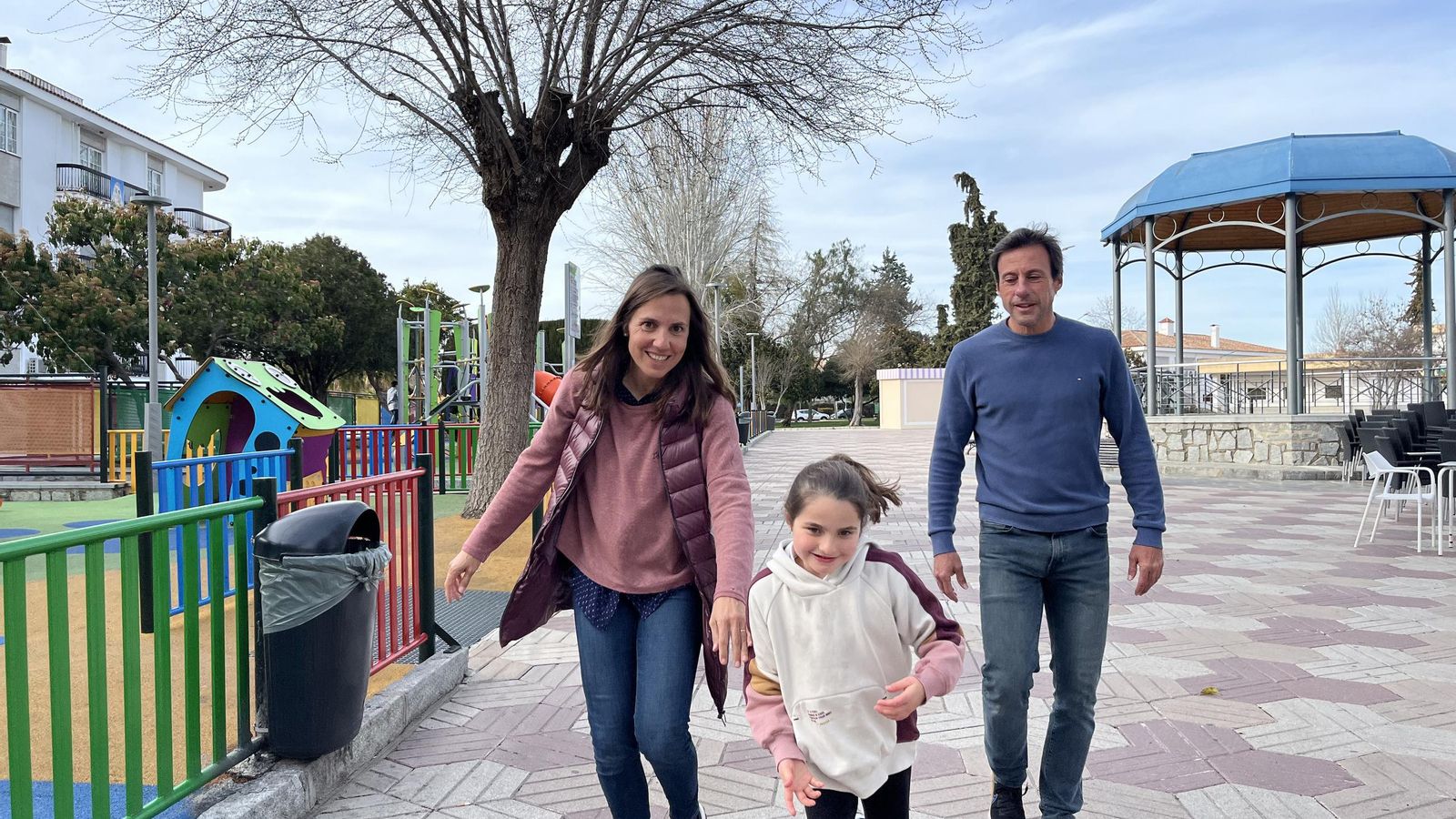 Martina Madrid, con sus padres. Martina Madrid, con sus padres.