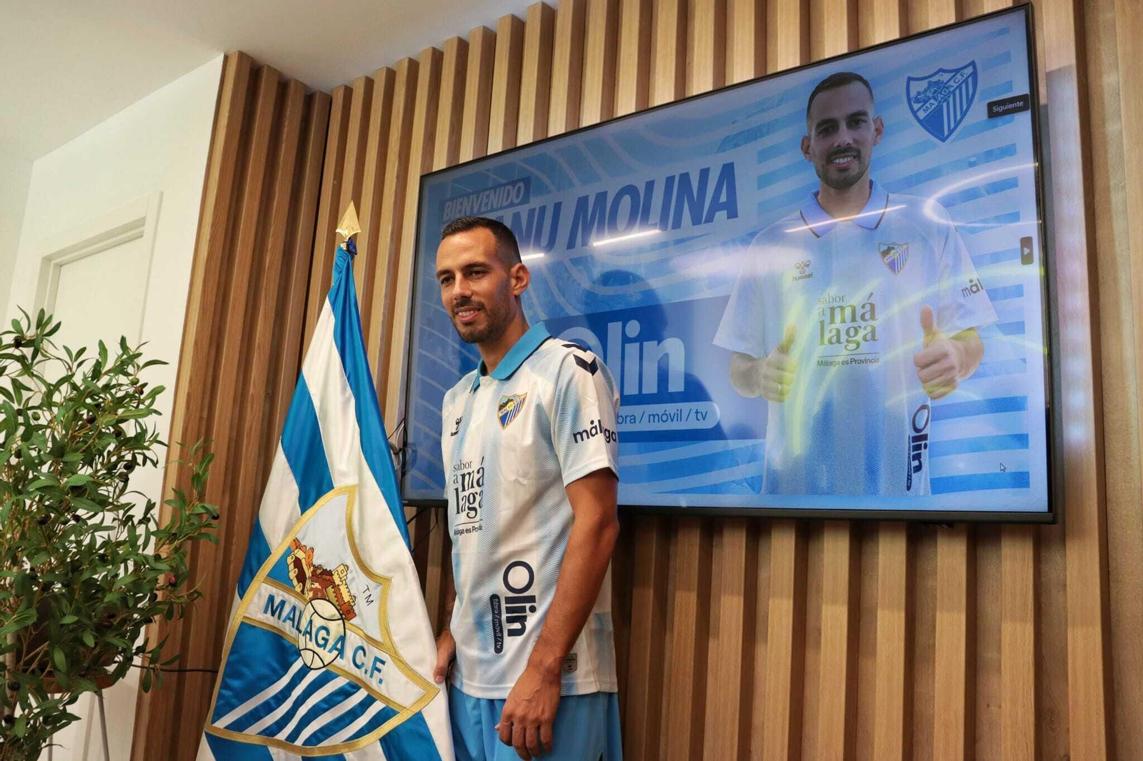 La presentación de Manu Molina como nuevo jugador del Málaga CF La presentación de Manu Molina como nuevo jugador del Málaga CF