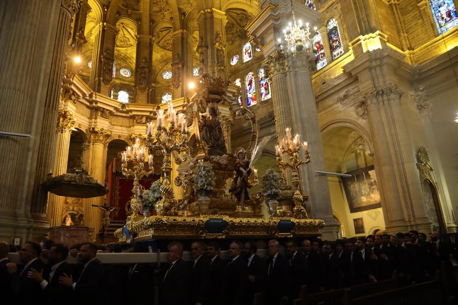 La procesión de la Virgen de la Victoria de Málaga, en imágenes
