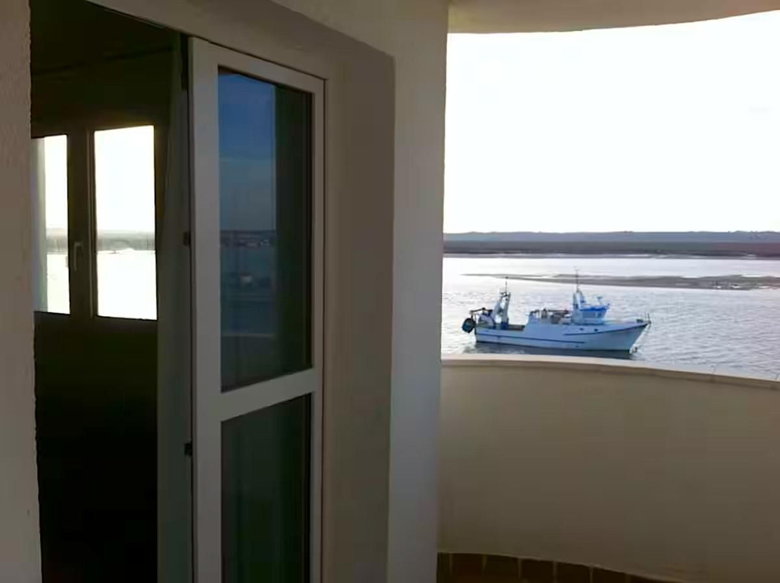 Dormir en un faro es posible en este bello pueblo de Huelva: "Con vistas privilegiadas al mar" Dormir en un faro es posible en este bello pueblo de Huelva: "Con vistas privilegiadas al mar"