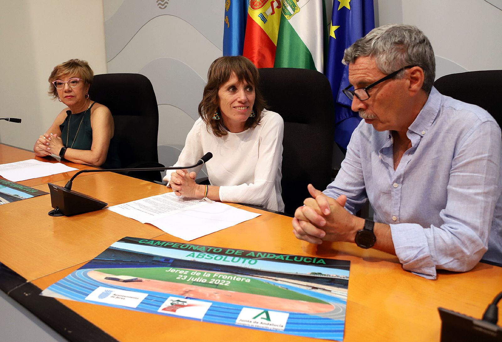 Enrique López Cuenca, vicepresidente de la Federación Española, ha presentado el Andaluz junto a Laura Álvarez y Carmen Collado.