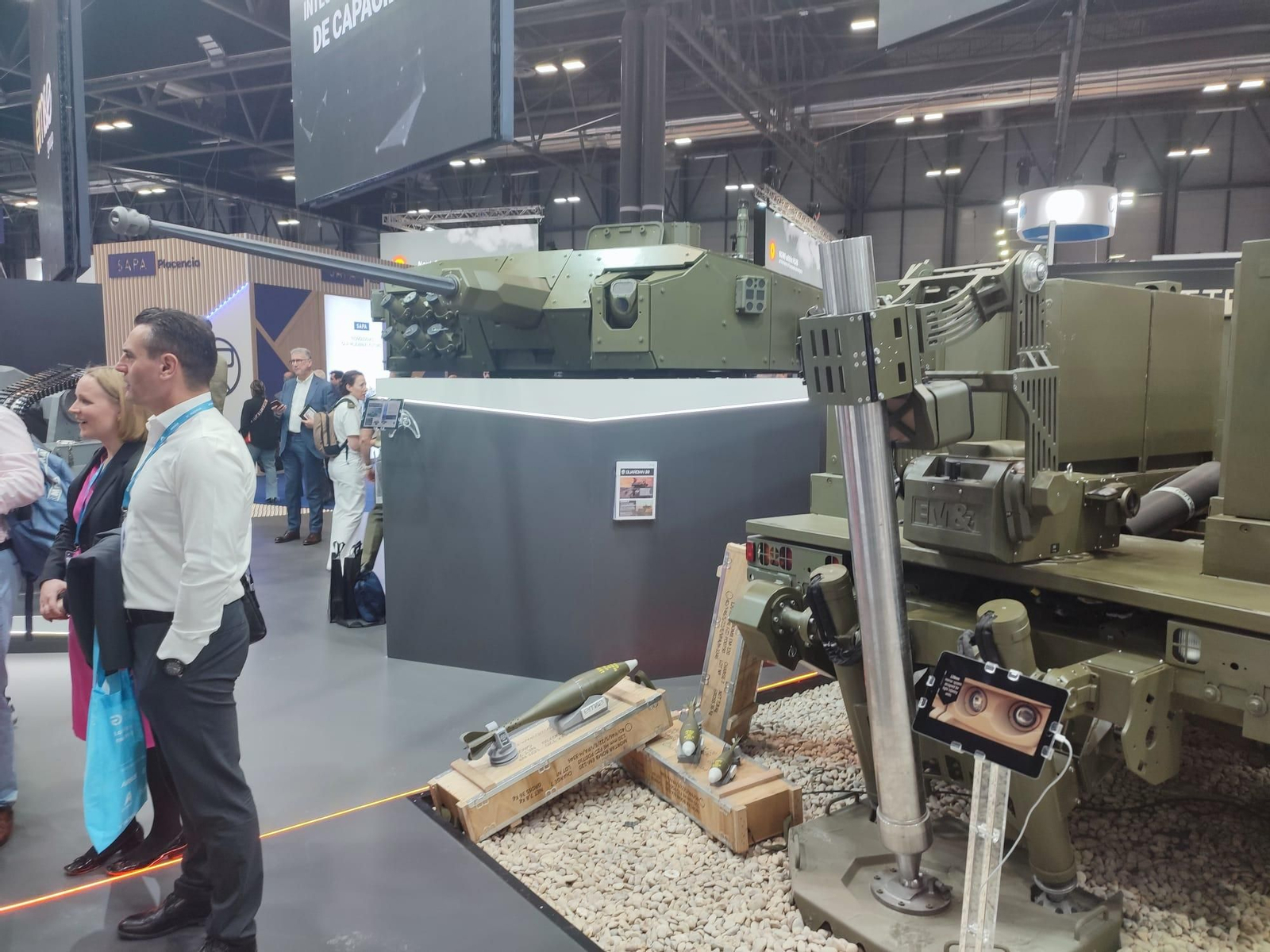 La industria de la defensa muestra lo último en vehículos y equipos