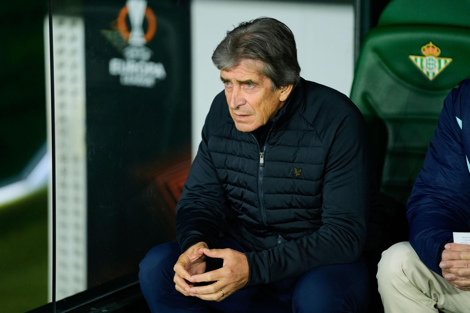 Manuel Pellegrini, en el banquillo del Villamarín en un encuentro de la Europa League.
