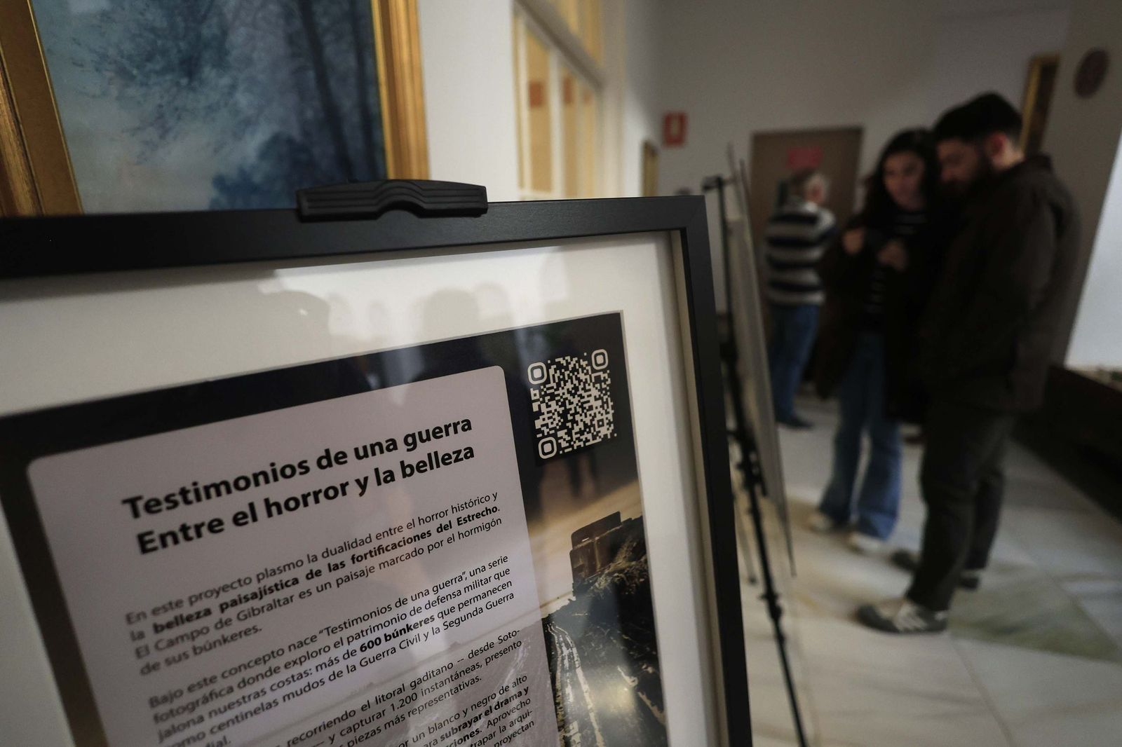 Fotos de las exposiciones "Testimonio de guerra" y "I Concurso Internacional de Fotografía Iulia Traducta" en el Congreso Andaluz de Fotografía en Algeciras