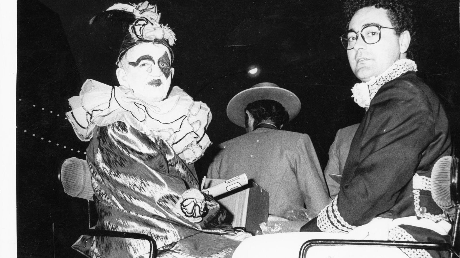 Fletilla y Manuel González Piñero en coche de caballos de camino al pregón del Carnaval de Cádiz de 1987. Fletilla y Manuel González Piñero en coche de caballos de camino al pregón del Carnaval de Cádiz de 1987.