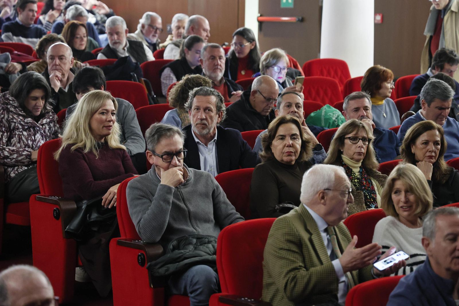 Las imágenes de la tertulia "Dialogos de Cuaresma"