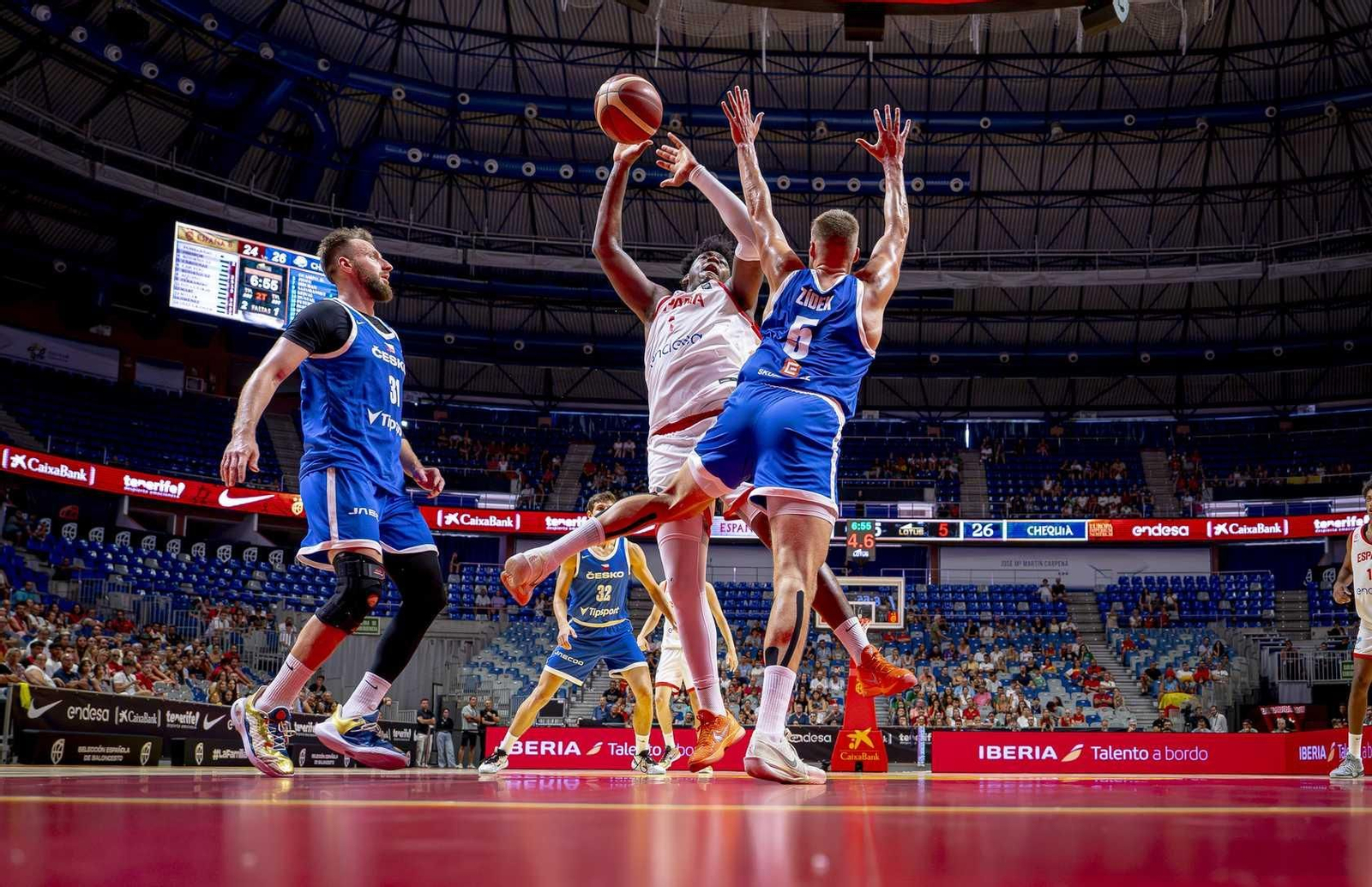 España B-República Checa, en fotos