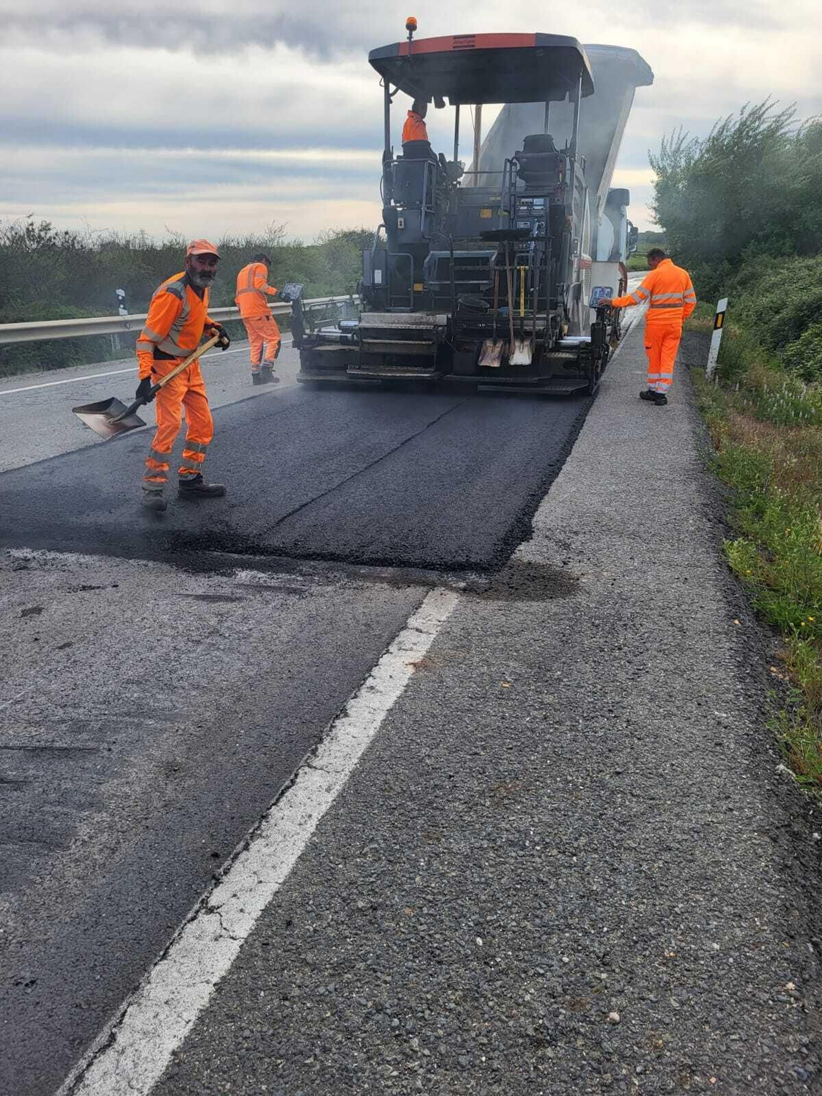 Arreglo de una carretera en Aljaraque