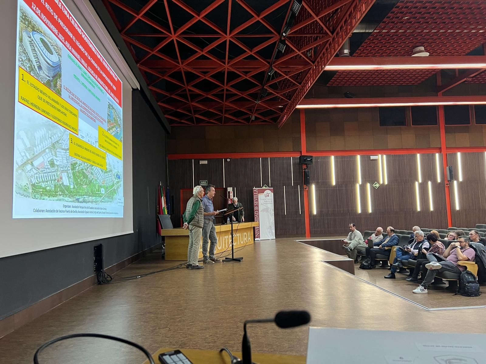 Apertura de la jornada de debate sobre los proyectos de la zona sur en la Escuela Superior de Arquitectura de Sevilla