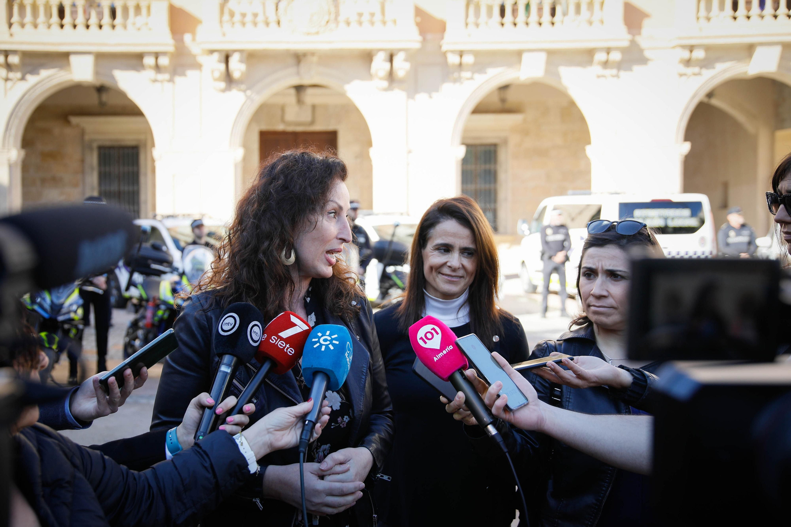 Presentación vehículos y motos policía local en imágenes