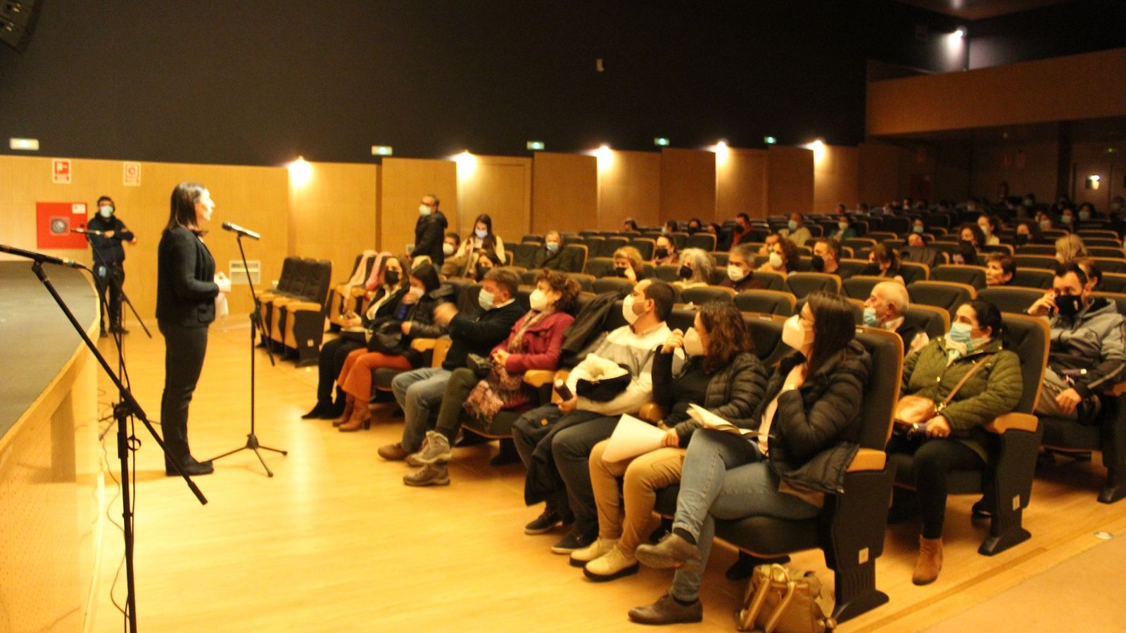 Lectura del manifiesto en el teatro municipal de Trigueros.