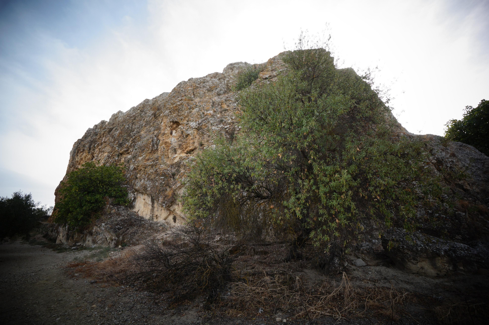 Piedra Luenga, la mole rocosa de Montilla, en fotografías