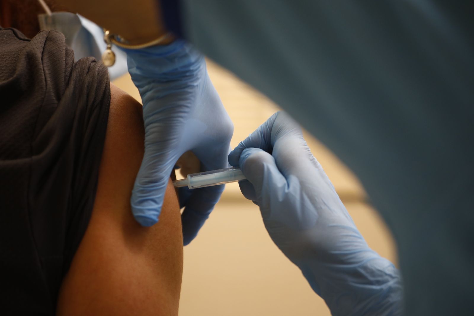 La vacunación contra el coronavirus en el Ayuntamiento de Córdoba, en imágenes