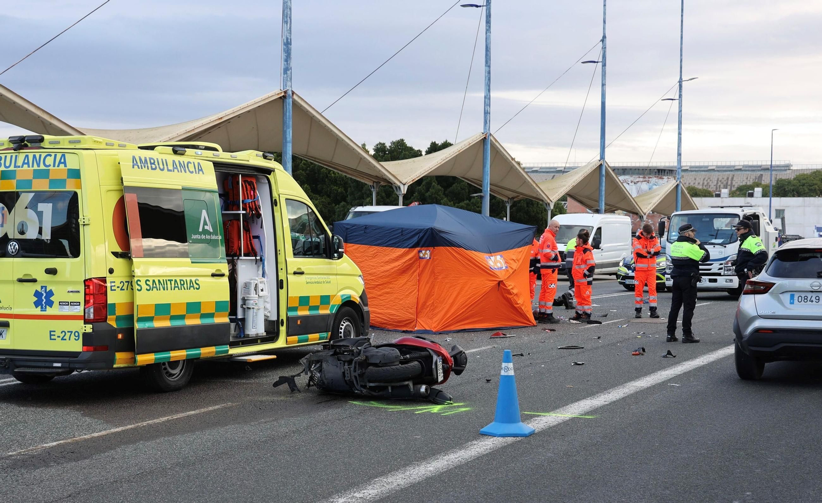 Estado en el que quedó la moto en la que circulaba el fallecido.