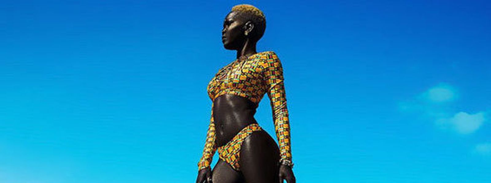 La modelo es conocida como 'La reina de la oscuridad'.