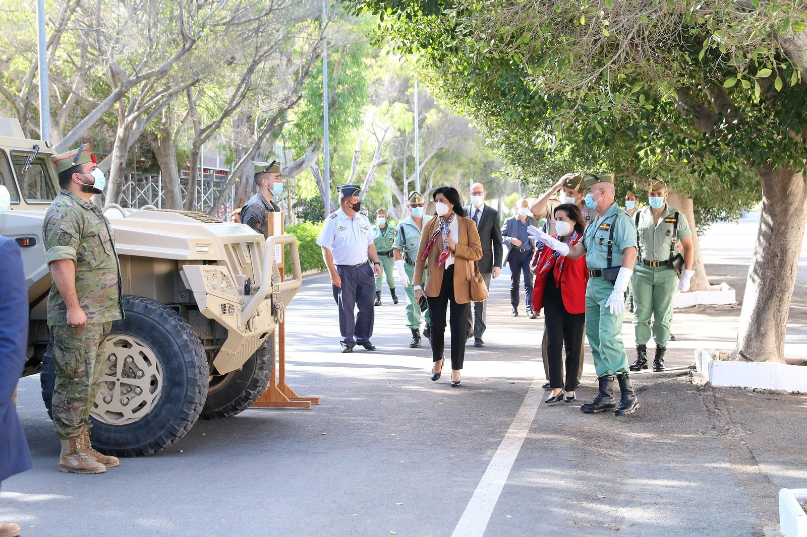 Fotogalería de la ministra de Defensa, Margarita Robles, a La Legión