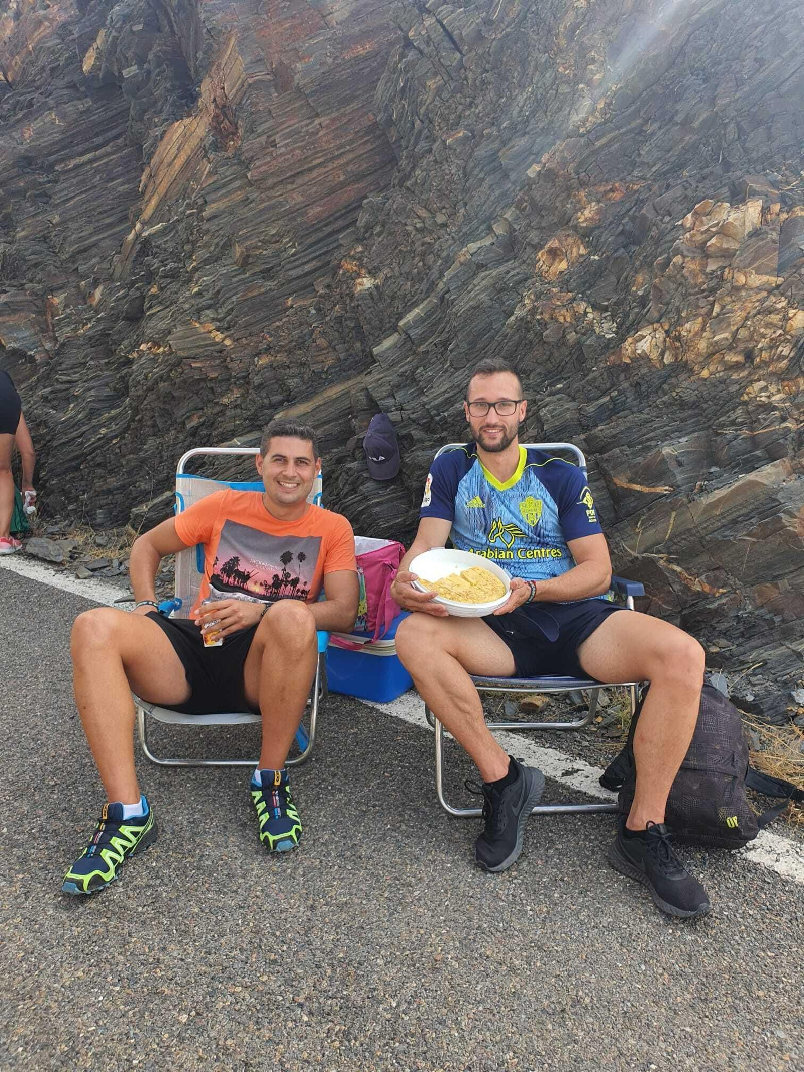 Fotogalería del ambiente en la subida al Alto de Velefique de La Vuelta.