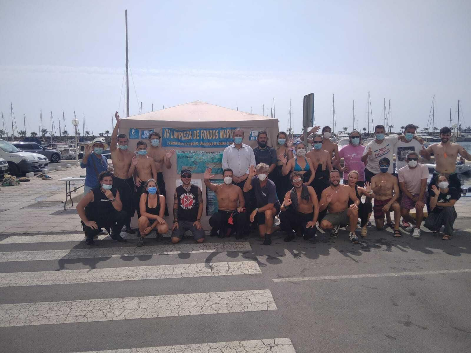 Francisco Barrionuevo, junto a los participantes en la actividad.