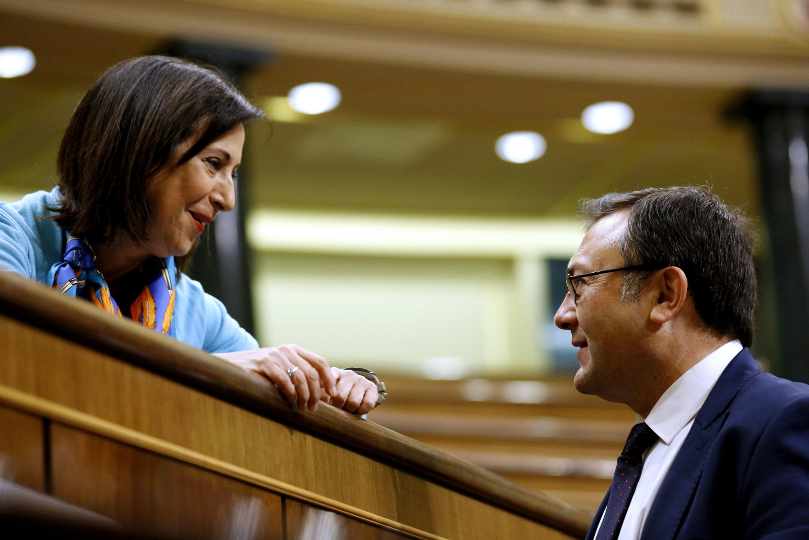 Robles y Heredia hablan en congreso.