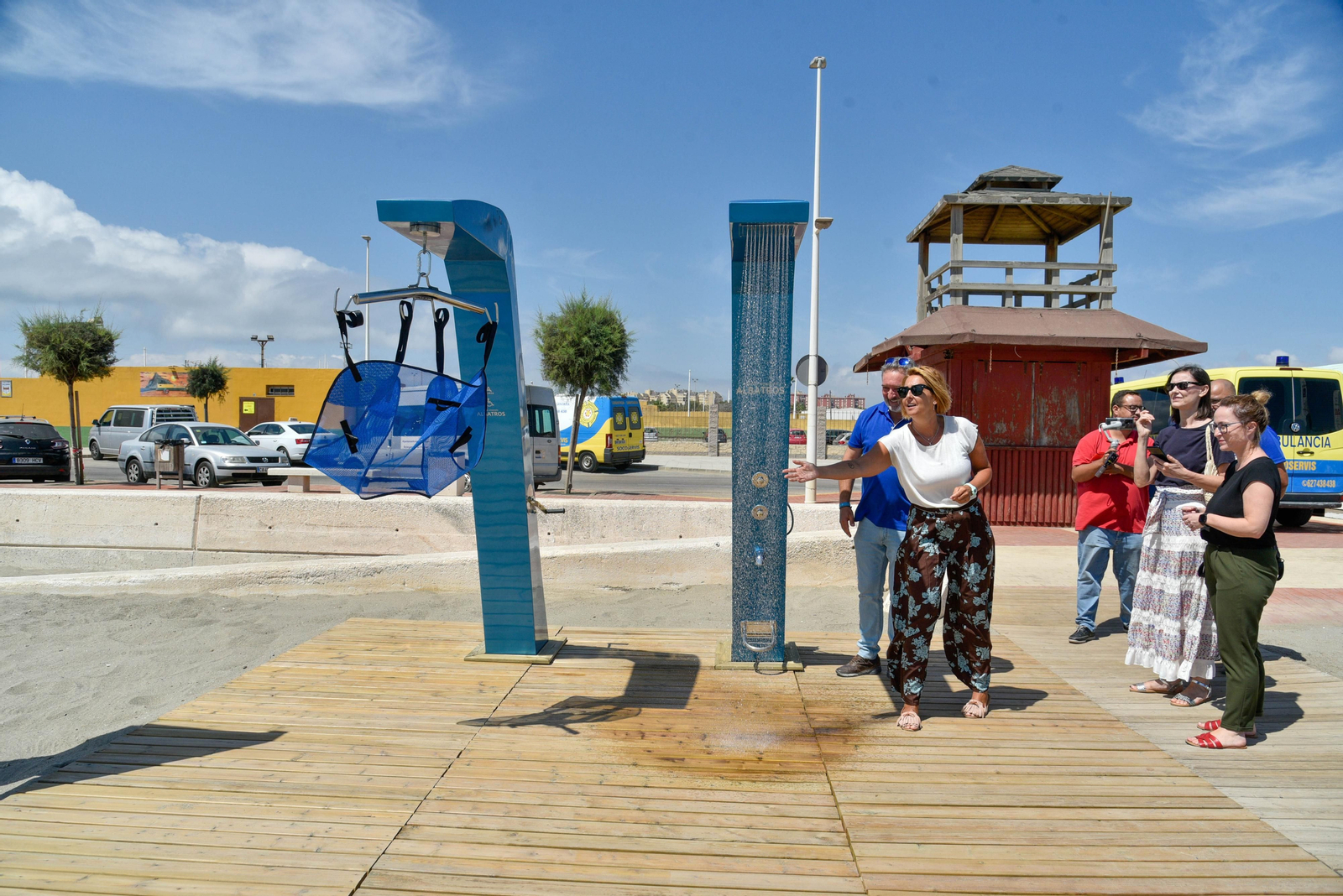 Duchas en la playa de Santa Bárbara de La Línea