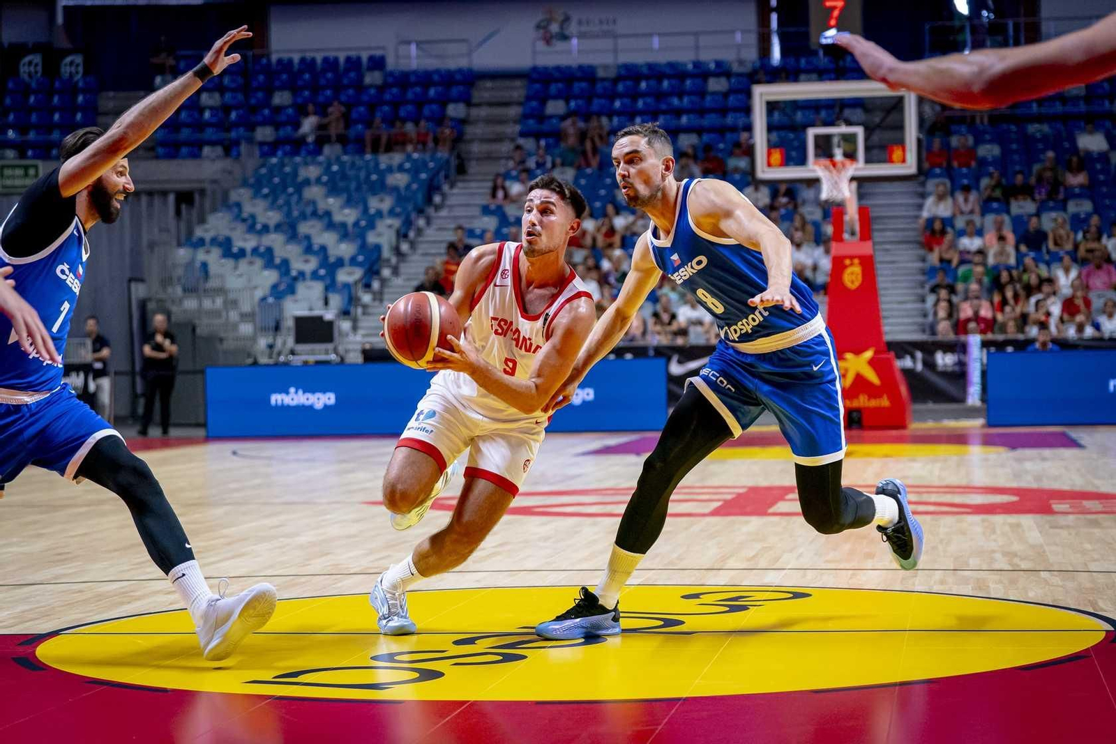 España B-República Checa, en fotos