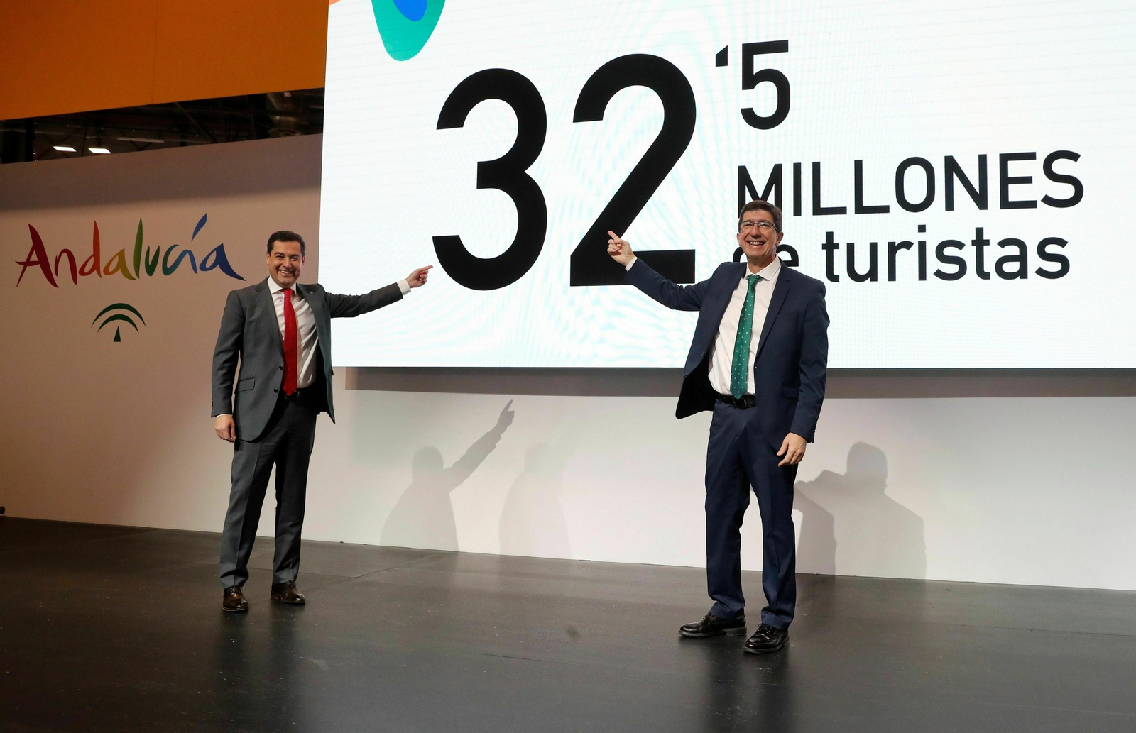 El presidente de la Junta, Juanma Moreno y su vicepresidente Juan Marín, en la presentación del stand de Andalucía en Fitur.
