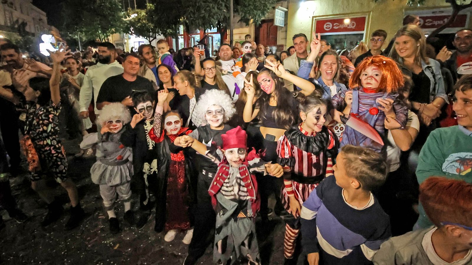 El desfile de Halloween llena las calles de Jerez
