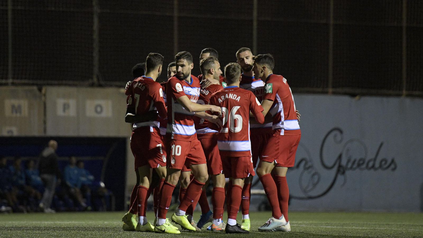 Los jugadores rojiblancos celebran el tanto de la victoria.