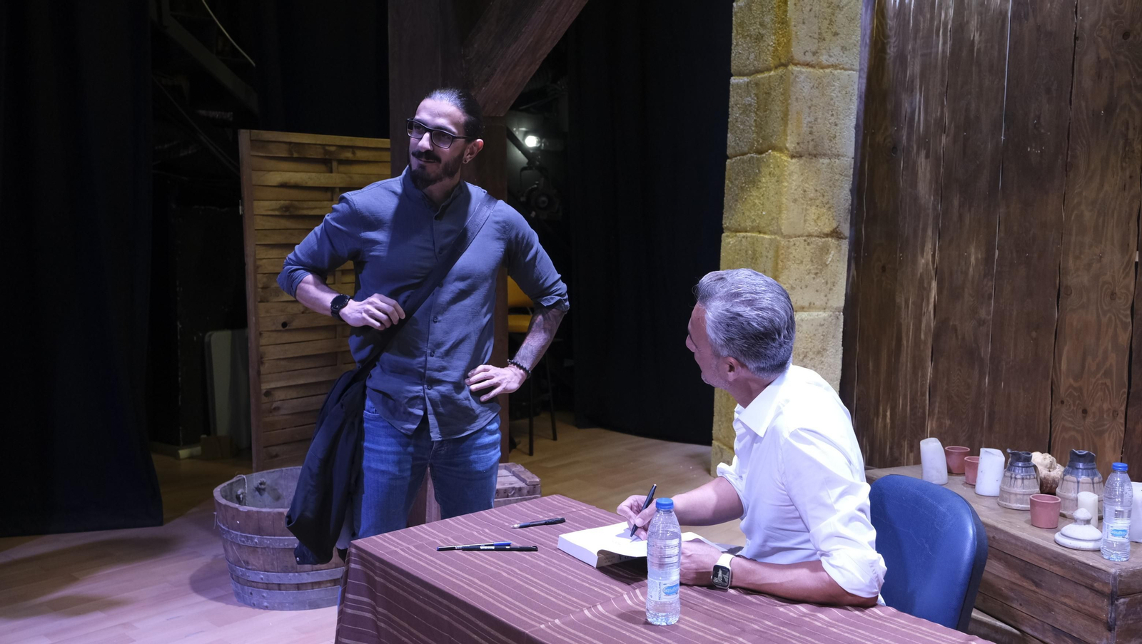 Imágenes de El Diario de los Libros, con Amós Milton