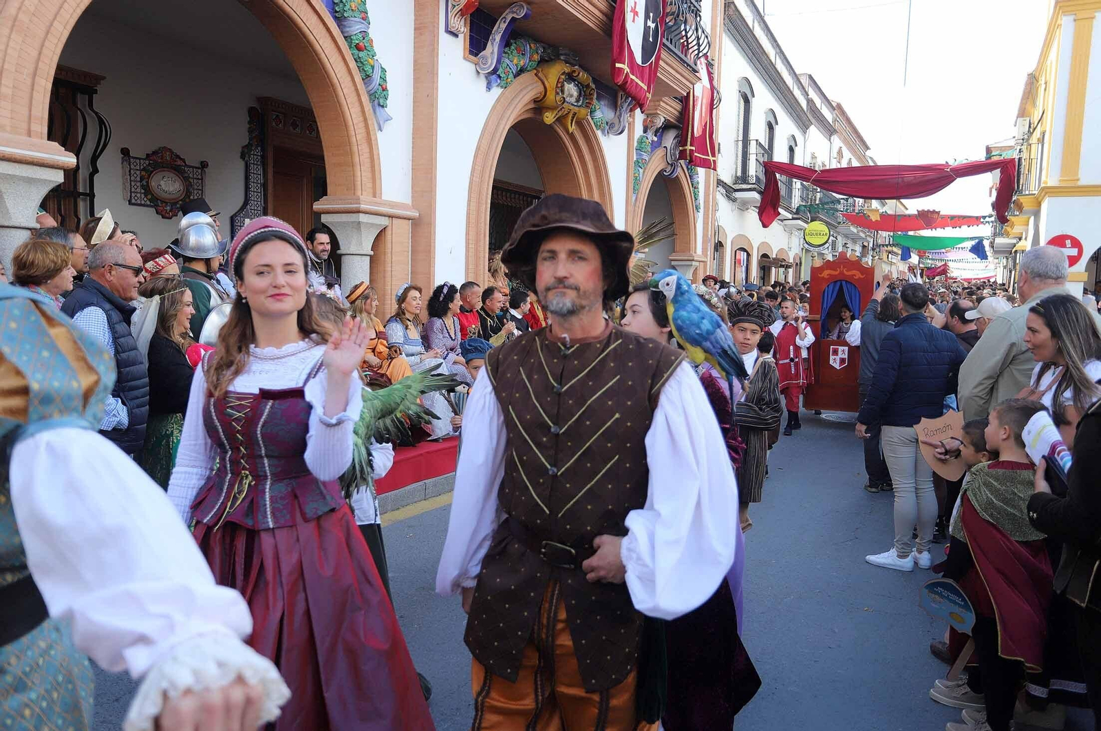 Imágenes del gran ambiente en la Feria Medieval de Palos de la Frontera, Huelva