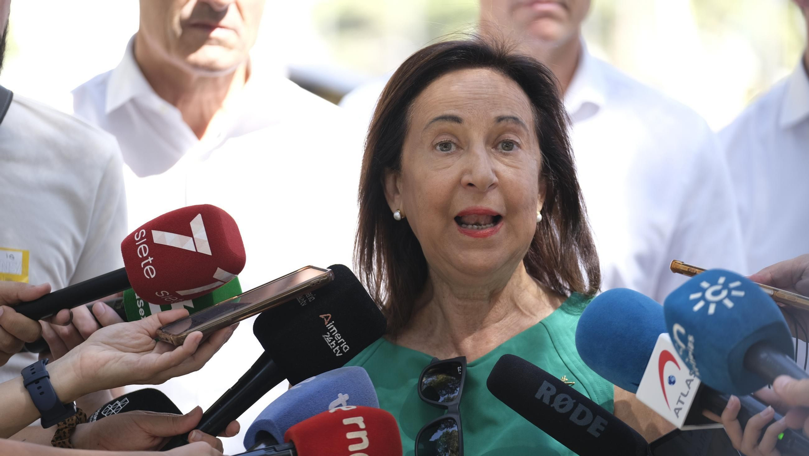 La Ministra de Defensa, Margarita Robles, visita la Base de La Legión en Viator, en imágenes