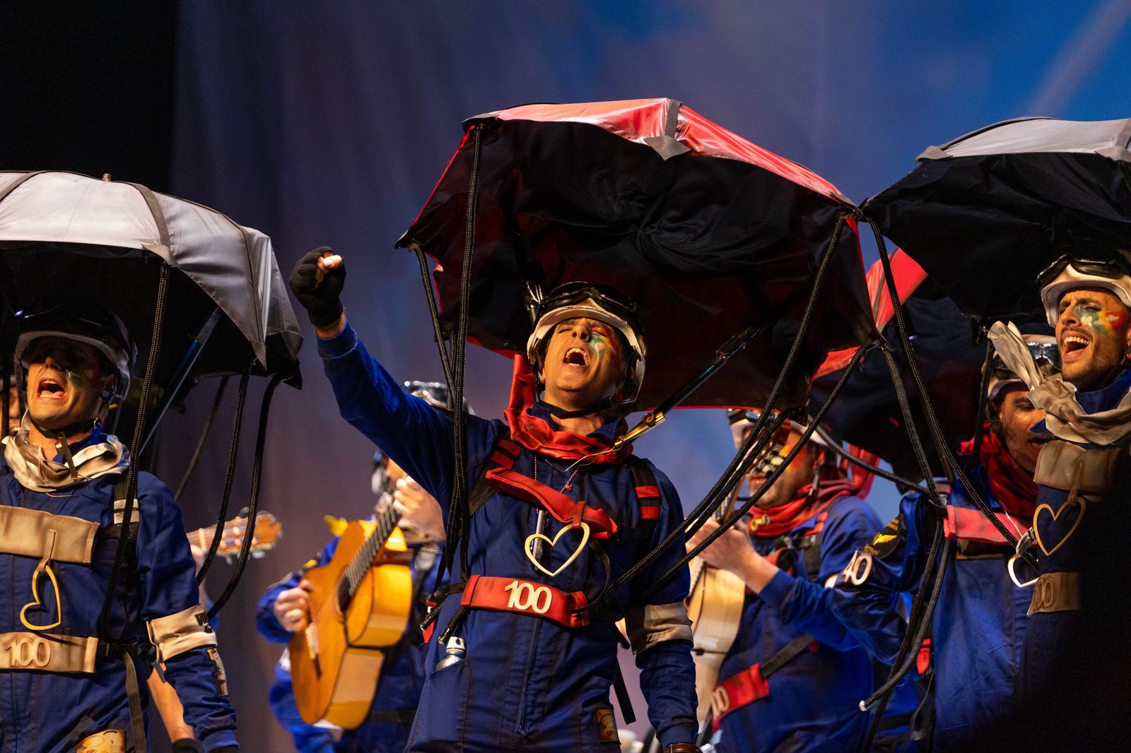 Imágenes de la actuación de la comparsa de Valverde del Camino "Los Lanzaos" en el Carnaval Colombino