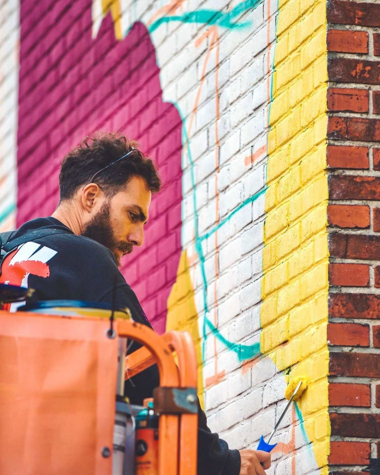 Zësar Bahamonte cree que Sevilla ha sido siempre un referente en cuanto a arte público.