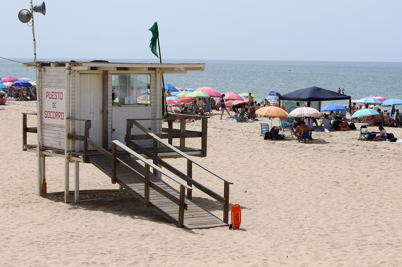 Imágenes del caluroso fin de semana en las playas de Huelva