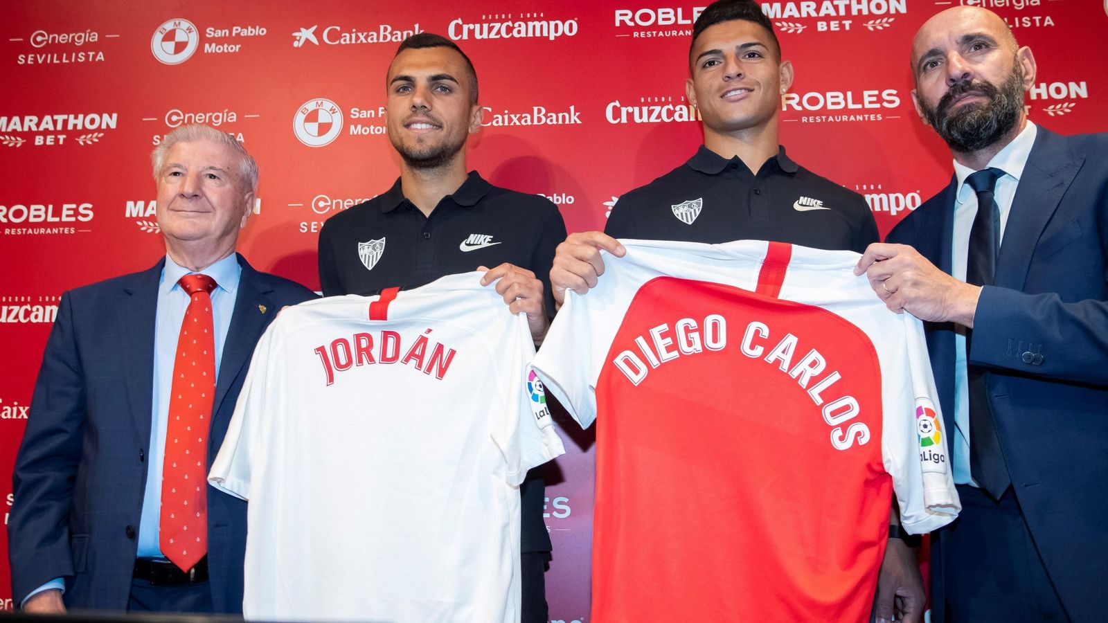 Gabriel Ramos y Monchi, cuando presentaron a Joan Jordán y Diego Carlos, fichados en junio de 2019.