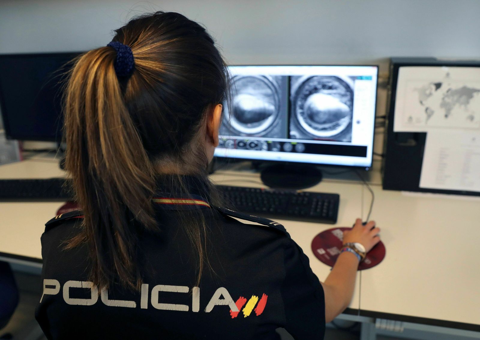 Una agente de la Policía Científica.