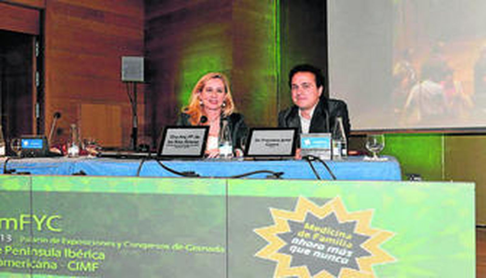 Javier Castro, acompañado de la presidenta del Comité Científico del Congreso de Médicos de Familia.