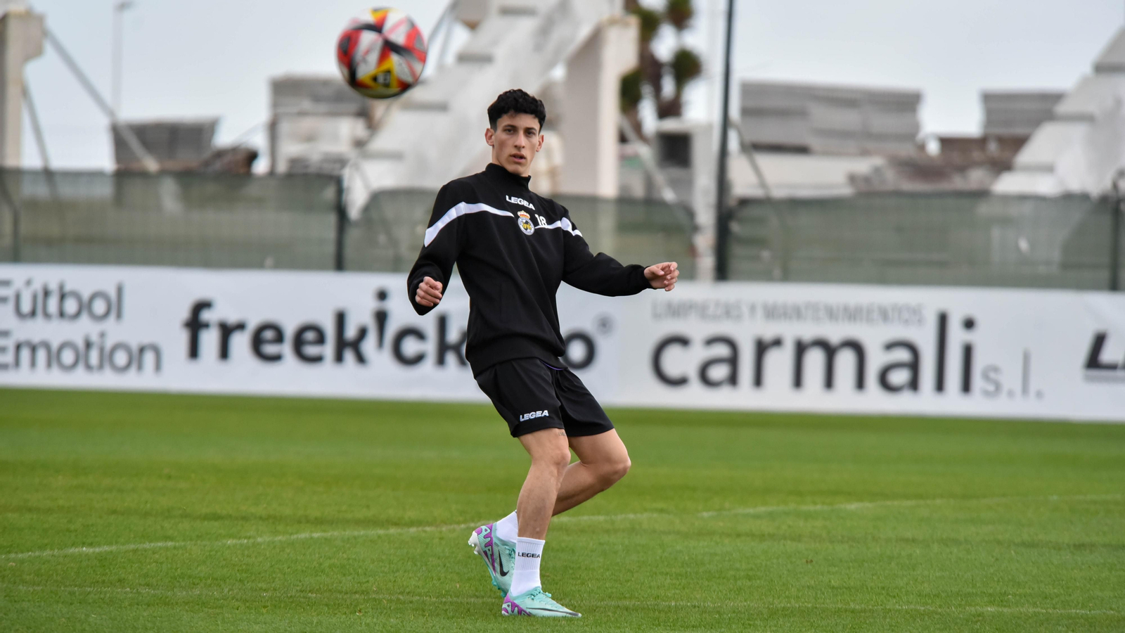 Las fotos del primer entrenamiento de Moi Parra con la Balona