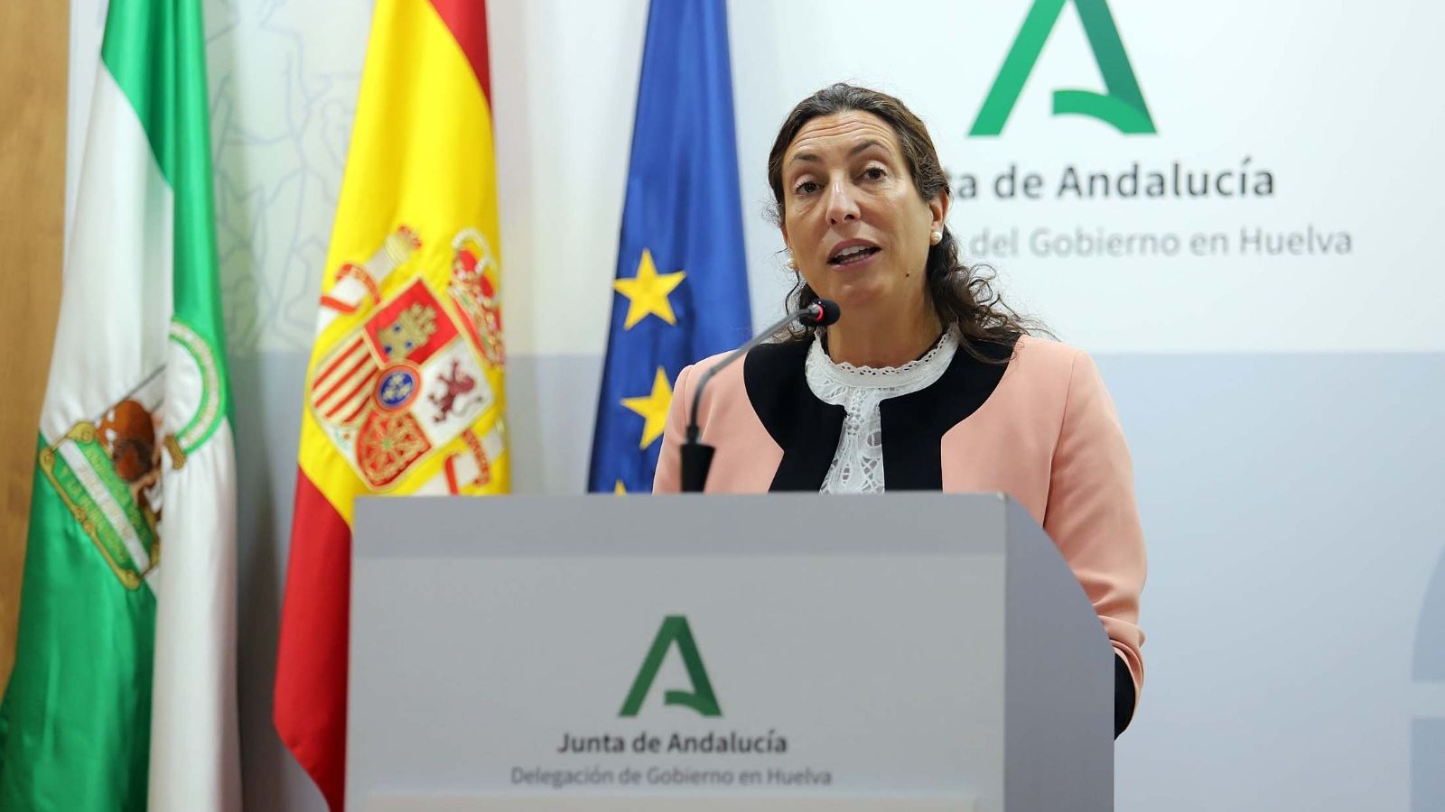 Loles López en el detalle de los presupuestos para la provincia de Huelva.