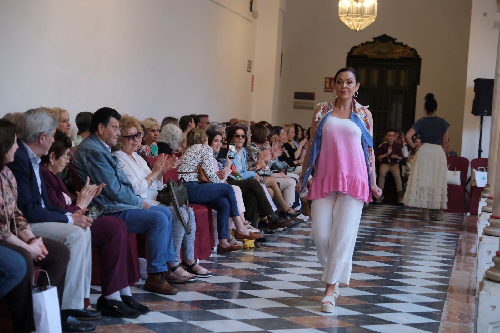 El desfile benéfico de la Asociación Alzheimer Córdoba 2023, en imágenes