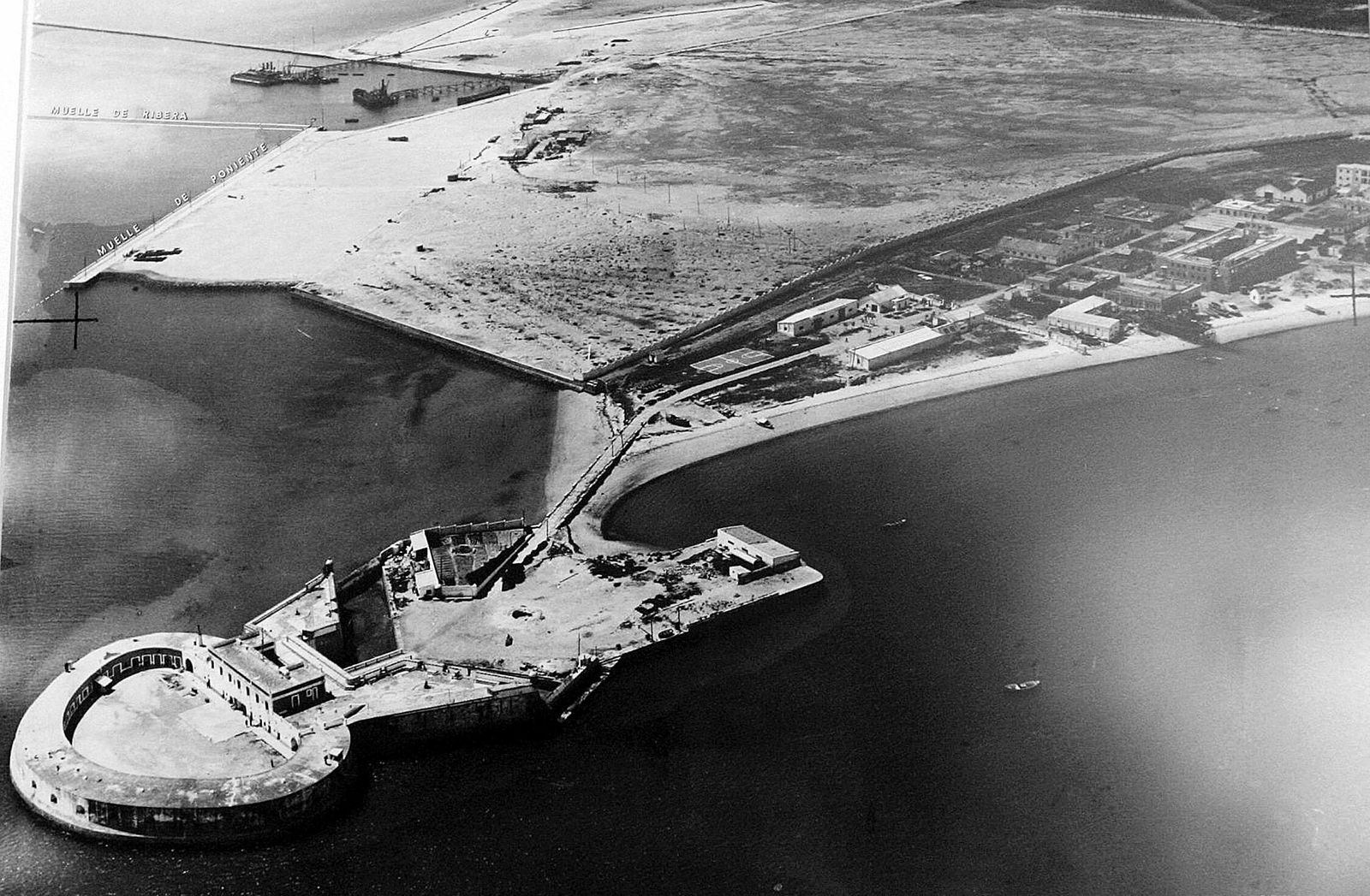 Vista aérea de la Zona Franca en plena construcción