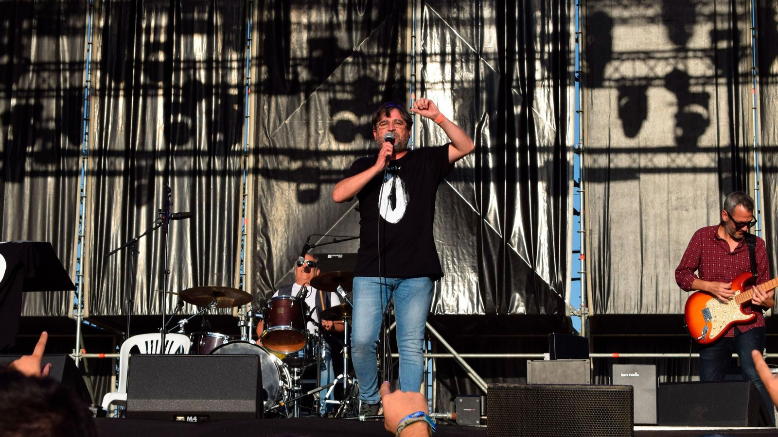 El periodista Jordi Évole en el festival Extremúsika con su banda Los Niños Jesús