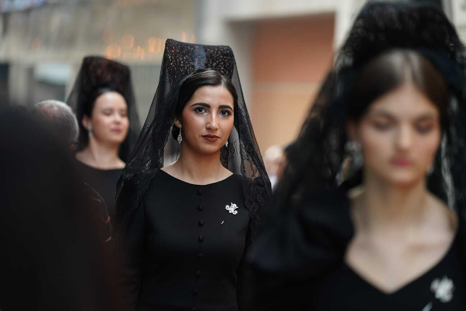 Martes Santo en Lucena: Las procesiones del Carmen, Servitas y Amor y Paz, en imágenes