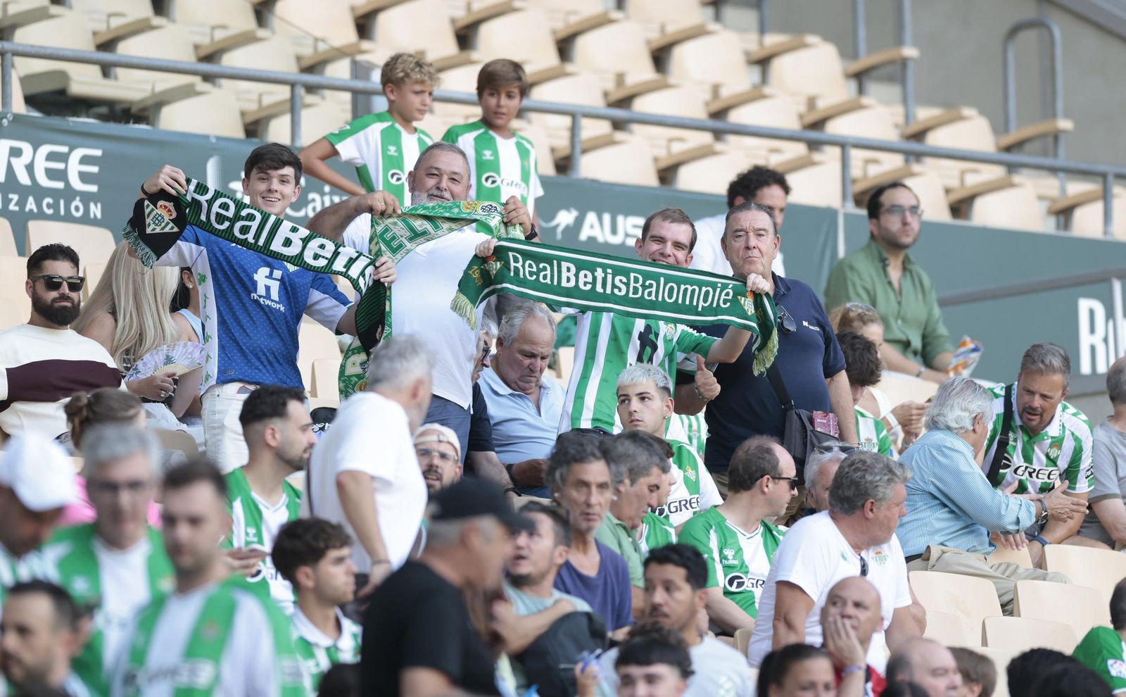 Búscate en las fotos del Betis - Athletic Club