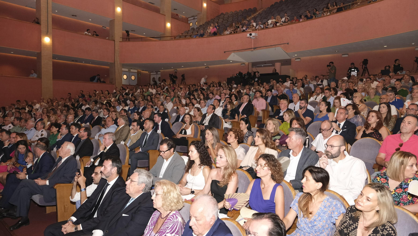 Imágenes de la constitución de la Corporación Municipal de almería, con María Vázquez como Alcaldesa