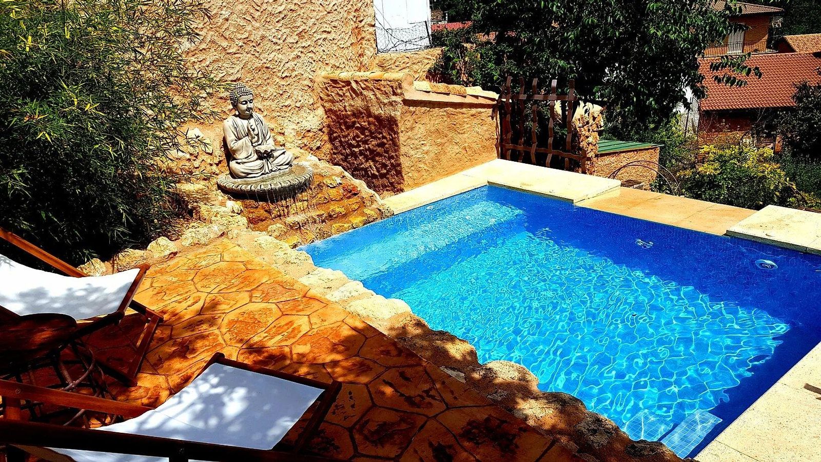 El conjunto turístico de Casas Almoguer cuenta con dos piscinas y jacuzzis. El conjunto turístico de Casas Almoguer cuenta con dos piscinas y jacuzzis.