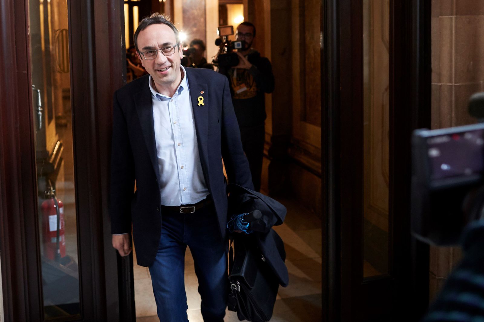 Josep Rull, con un lazo amarillo en la solapa.